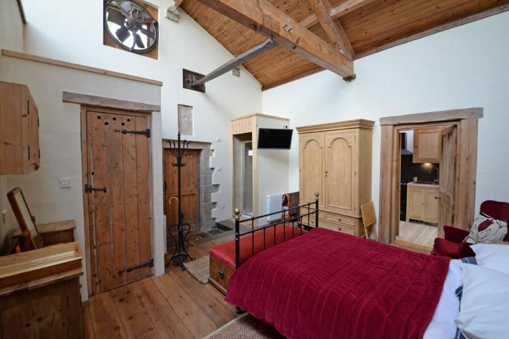 Shed End, In 18th Century Mill Bd20 8en Holiday home *